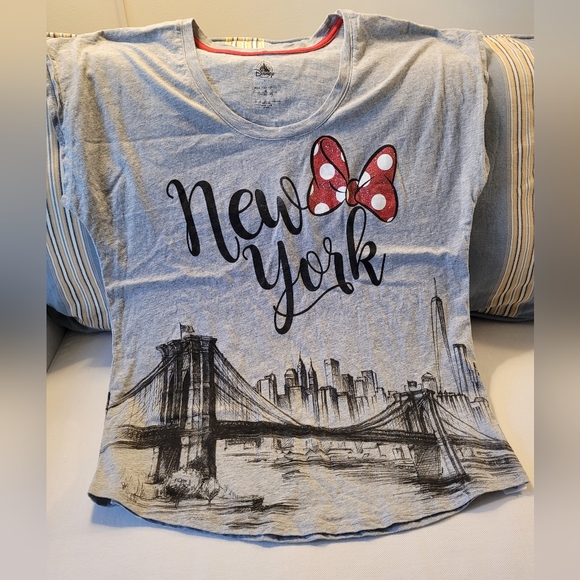 Disney Other - Disney Minnie Mouse tee New York theme